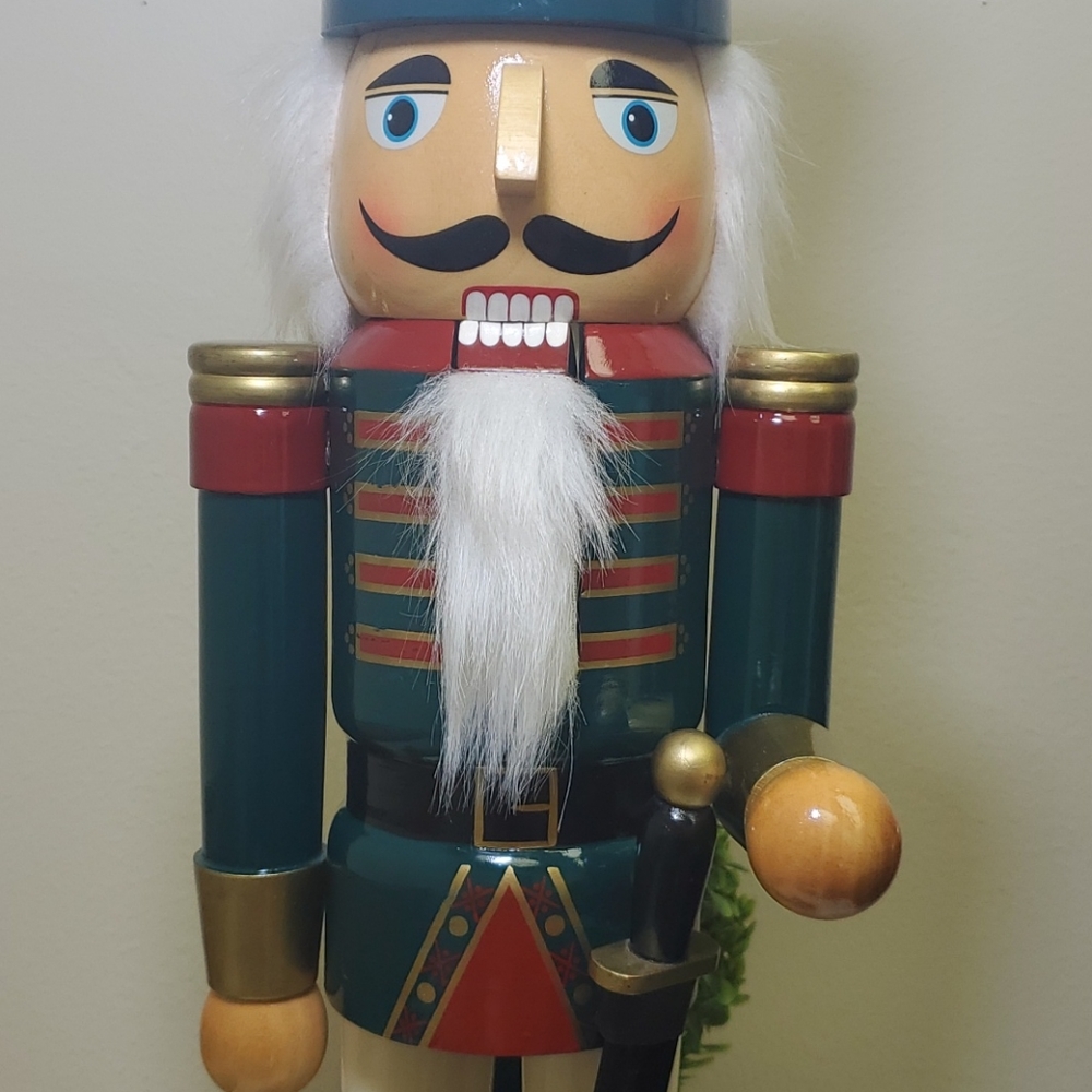Nutcracker - Picture 3 of 7